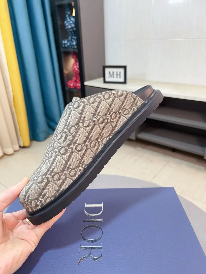 Men's shoes 💰380🌸🌸【Dior】Top purchasing agent 🇮🇹 Di Street Male God half drag counter synchronization, uppers imported from Italy with D logo fabric, high-quality complex splicing craftsmanship, soles: original soles specially provided by the original factory, exclusive event molded soles super comfortable, original factory single goods, 🔍🔍high quality, you can enter and exit the counter at will, welcome to compare, size number 38-45 (order 46)